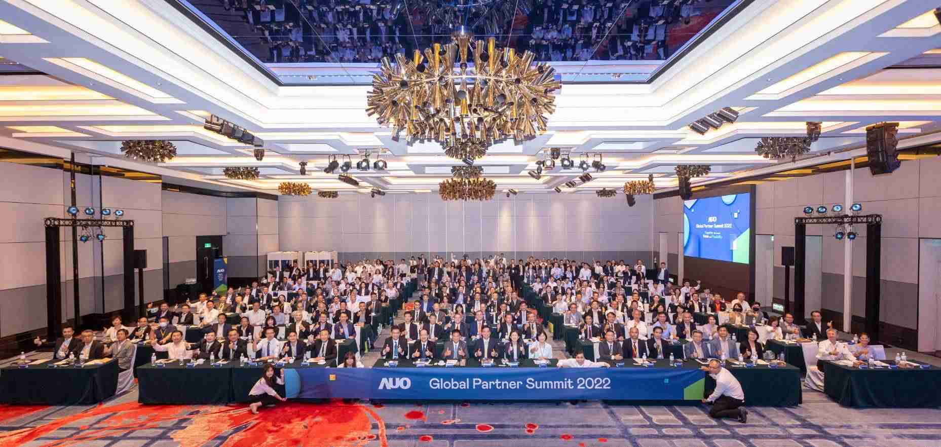 友達推動「安心、、創新、、、、用心、、、同心、、、盡心」五星職旅，，為菲籍員工打造全方位照護，，，首度贏得「人權實踐與發展領袖獎」殊榮